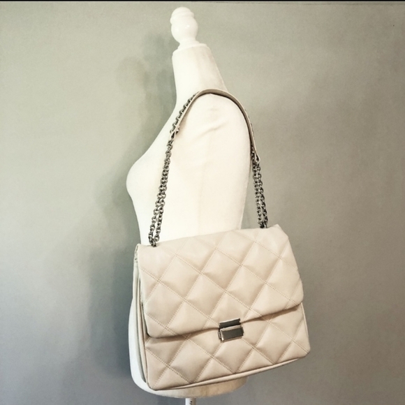 ✨️H&M WHITE QUILTED CROSSBODY FLAP BAG ✨️WHITE WITH SILVER ✨️ LIKE NEW - Picture 2 of 9